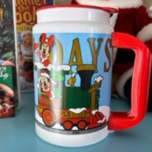 2005 DISNEY HOLIDAY MUG